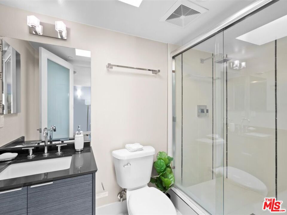 600 S Ridgeley Dr Unit: 2