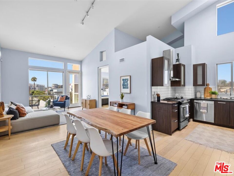 600 S Ridgeley Dr Unit: 2