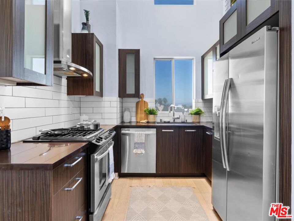 600 S Ridgeley Dr Unit: 2