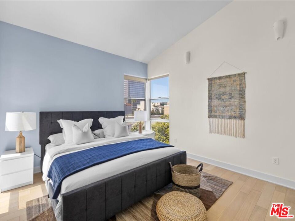 600 S Ridgeley Dr Unit: 2