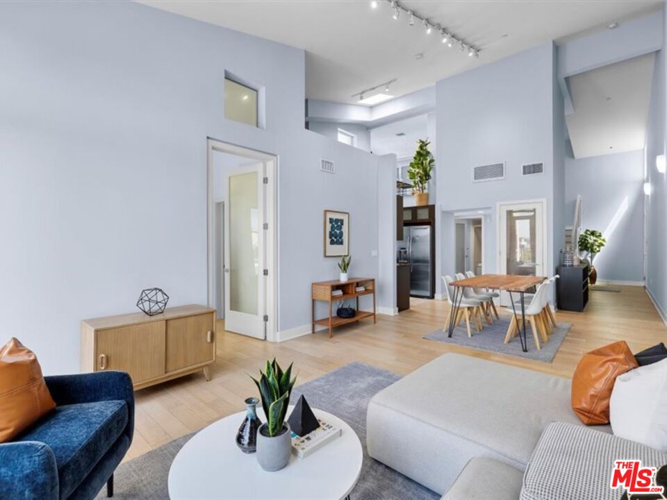 600 S Ridgeley Dr Unit: 2