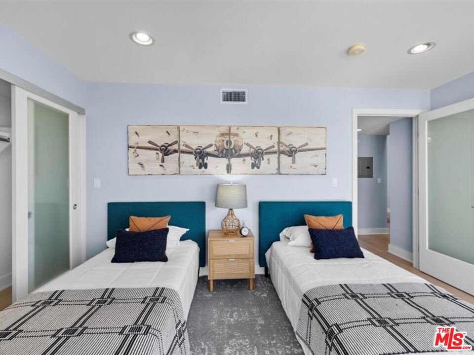 600 S Ridgeley Dr Unit: 2