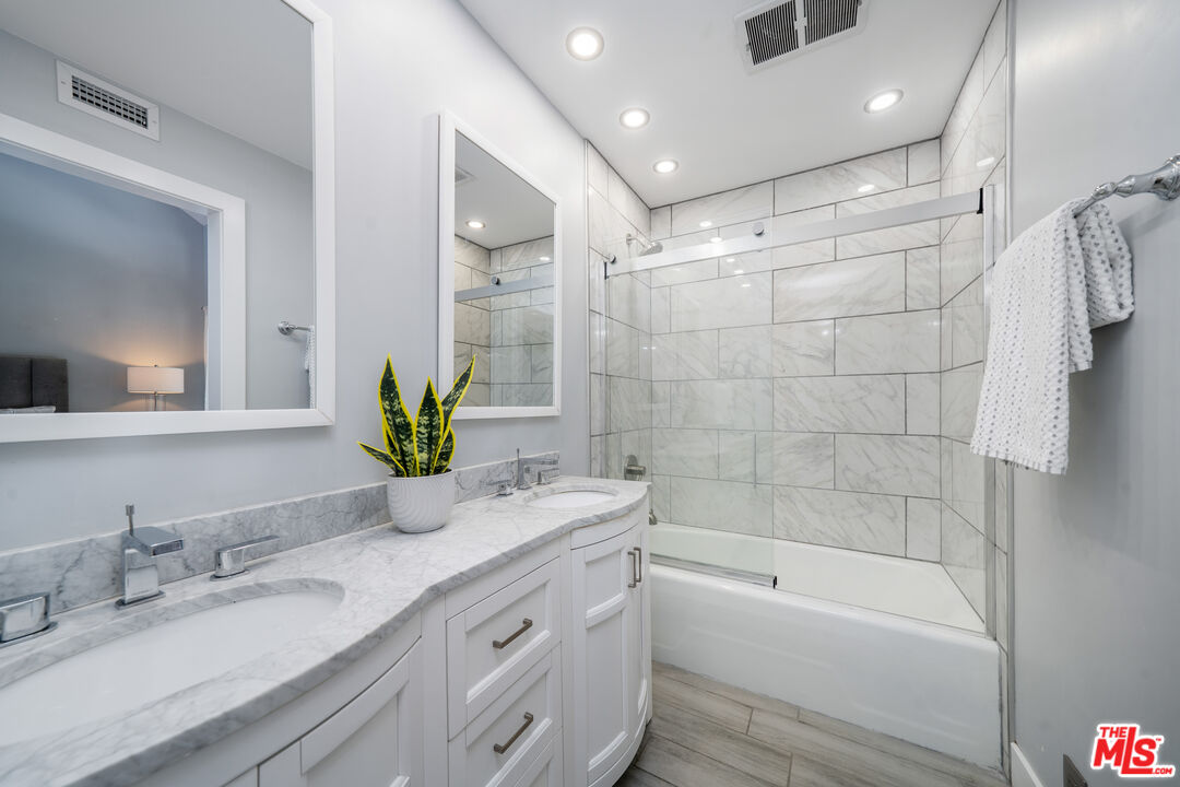 1504 Berkeley St Unit: D