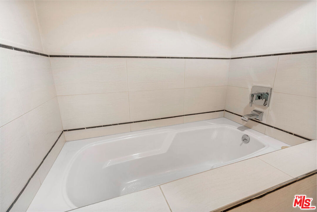 600 S Ridgeley Dr Unit: 101