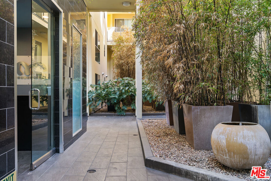 600 S Ridgeley Dr Unit: 101