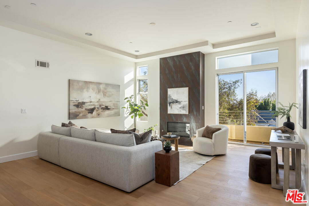 5525 W Olympic Blvd Unit 402 Los Angeles CA