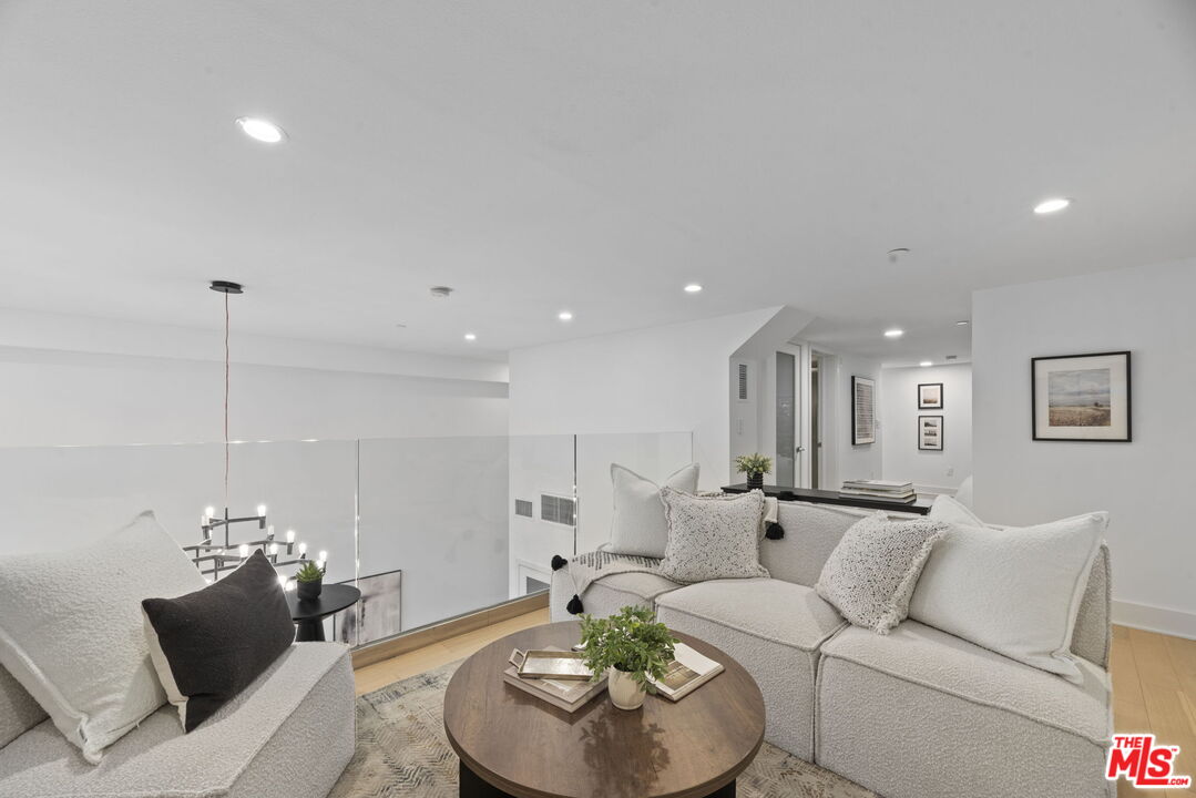 600 S Ridgeley Dr Unit: 110