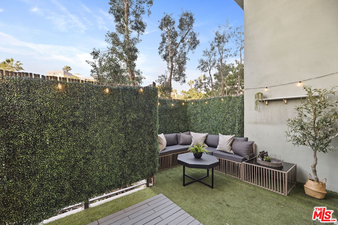 600 S Ridgeley Dr Unit: 110