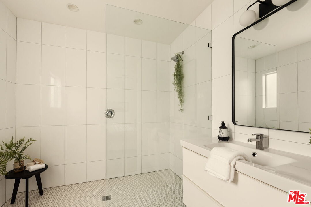 358 S Gramercy Pl Unit: 306