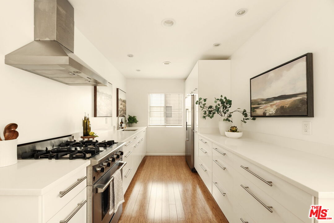 358 S Gramercy Pl Unit: 306