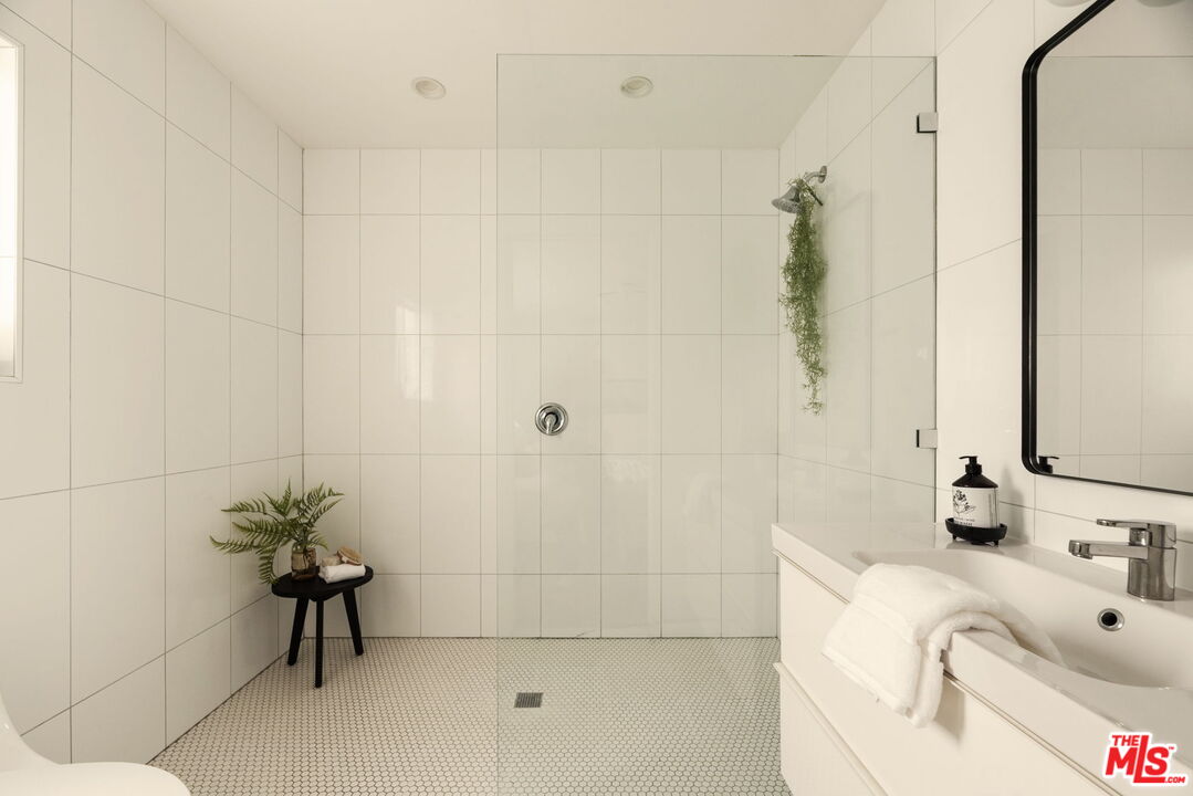 358 S Gramercy Pl Unit: 306