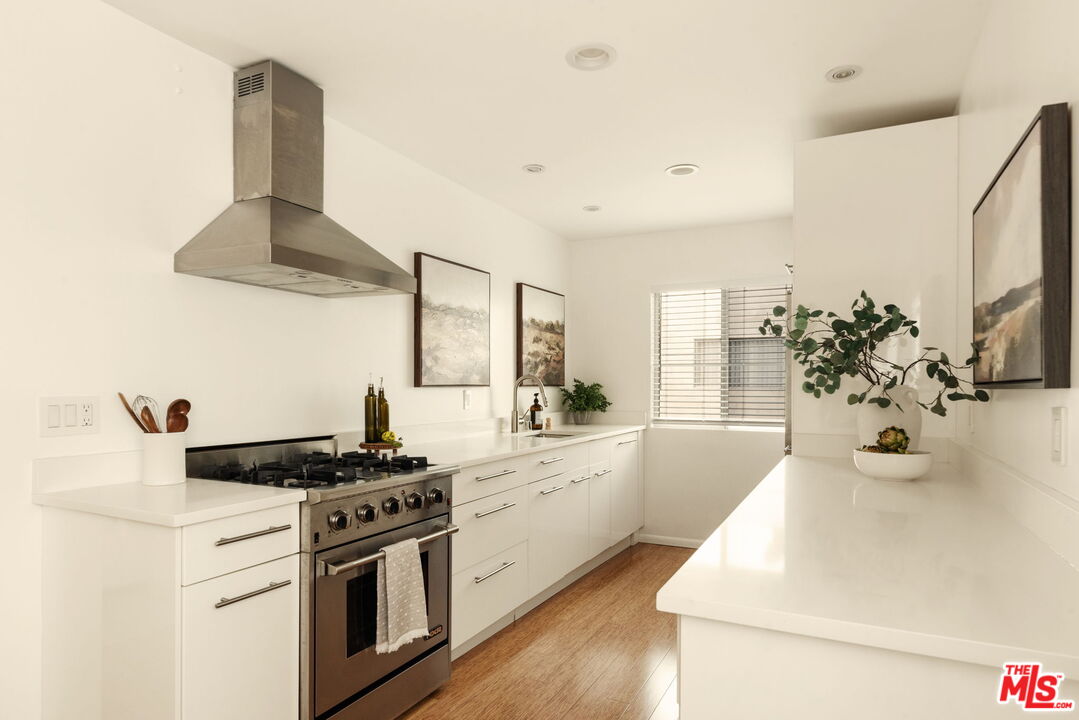 358 S Gramercy Pl Unit: 306