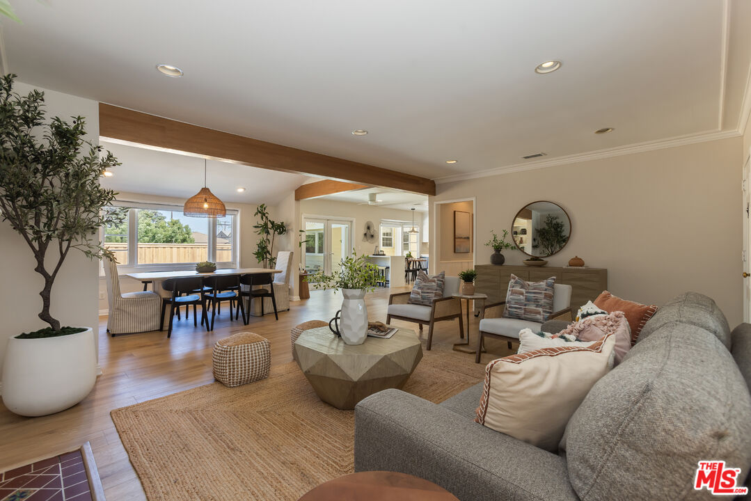 3544 Gardenia Ave