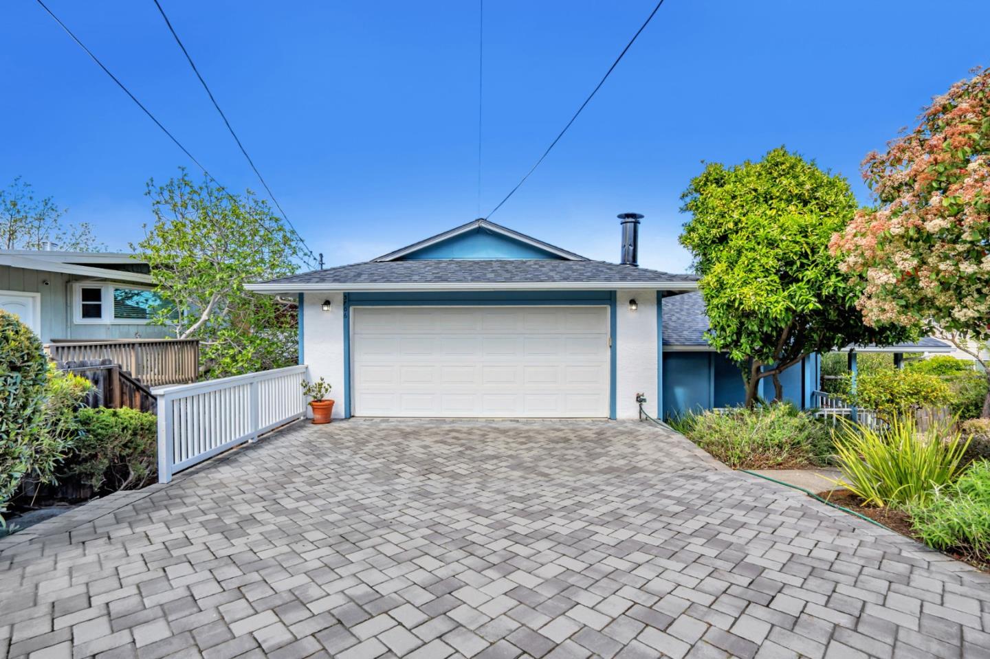 3706 Laurel WAY