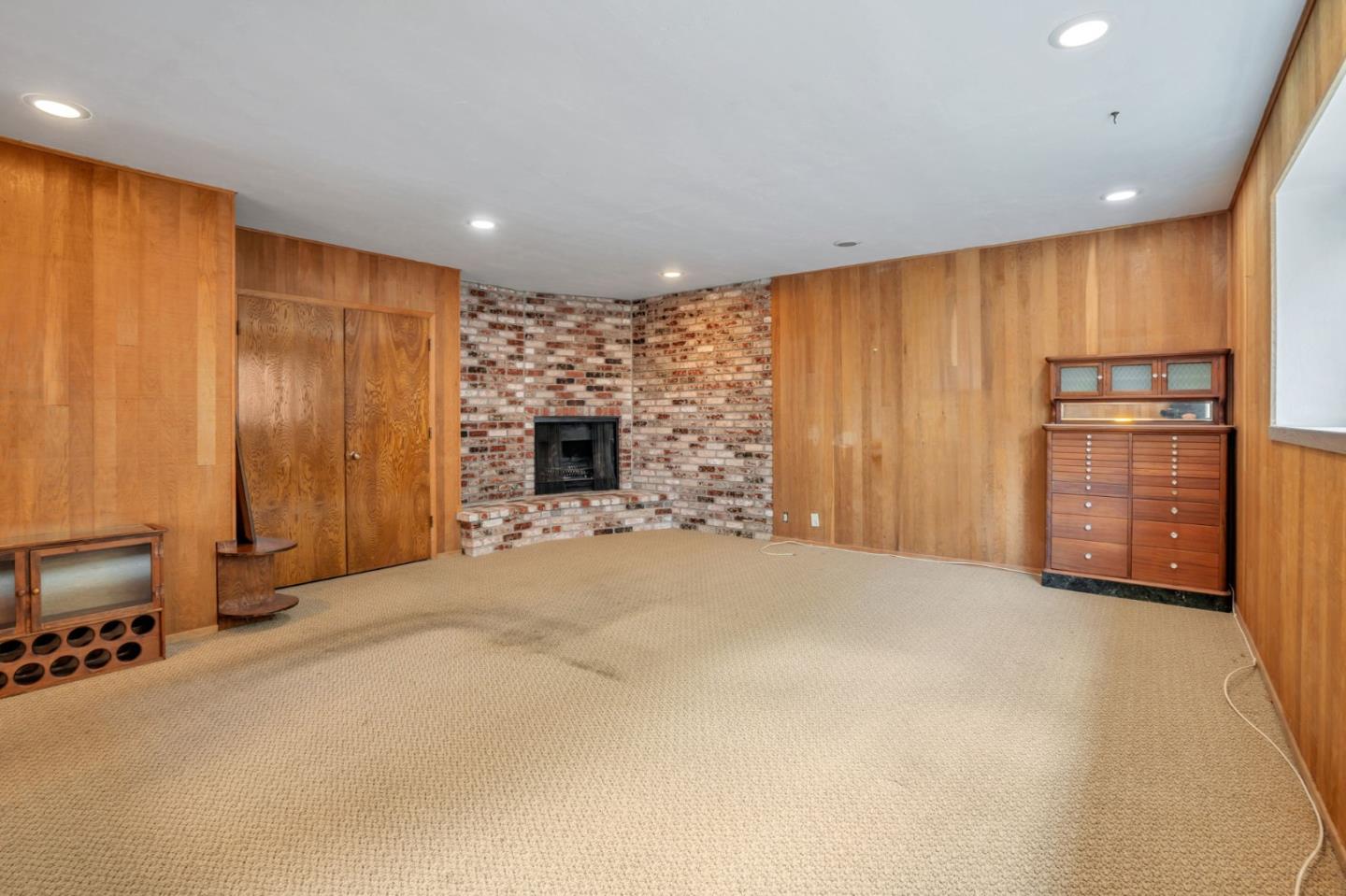 3706 Laurel WAY