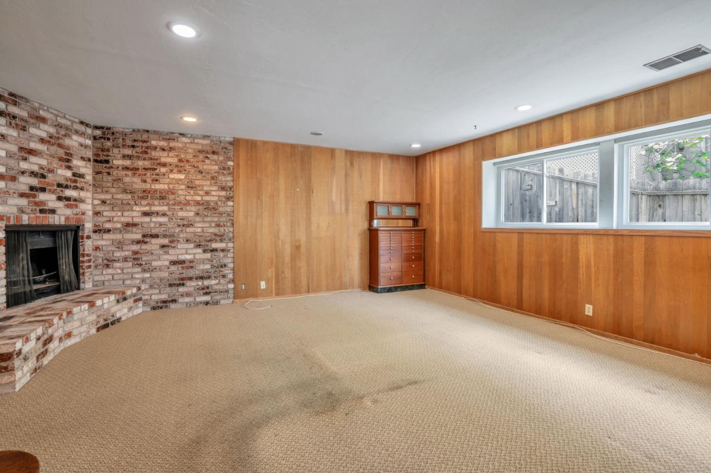 3706 Laurel WAY