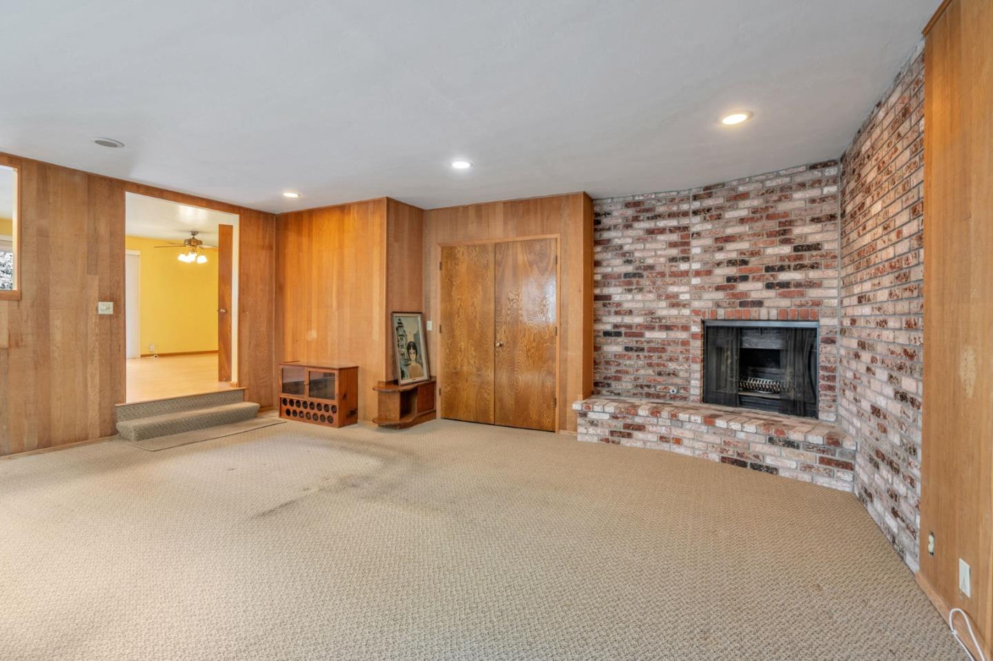 3706 Laurel WAY