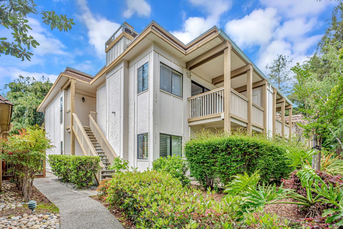 1294 Woodside RD