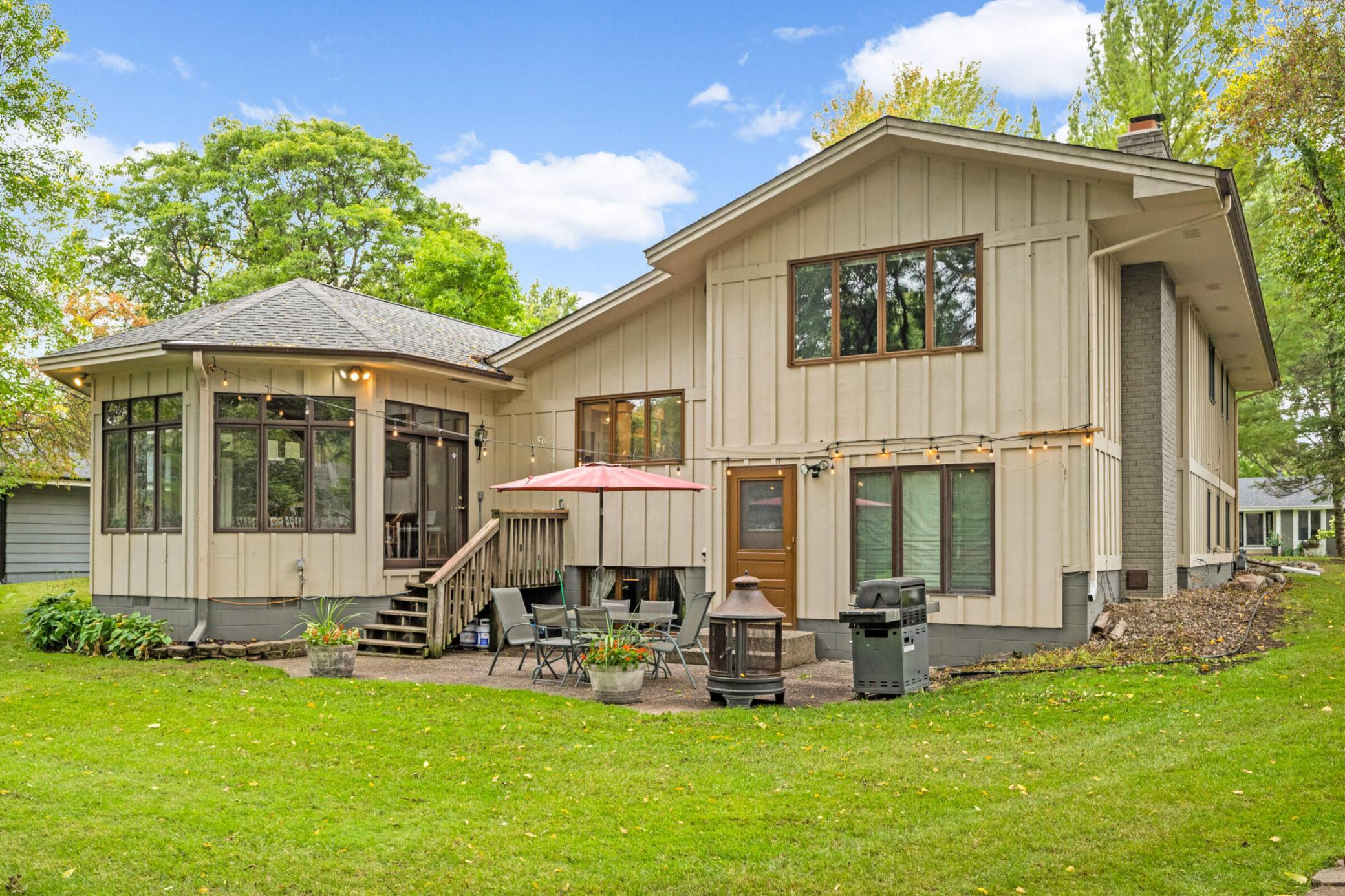 6015 View Lane