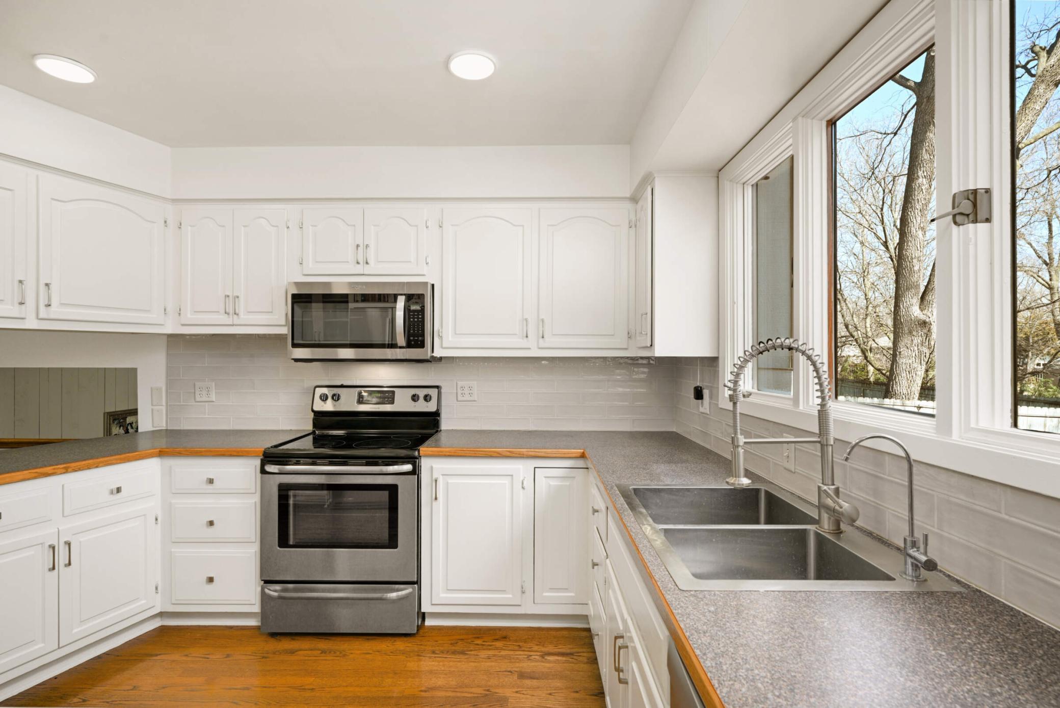6015 View Lane
