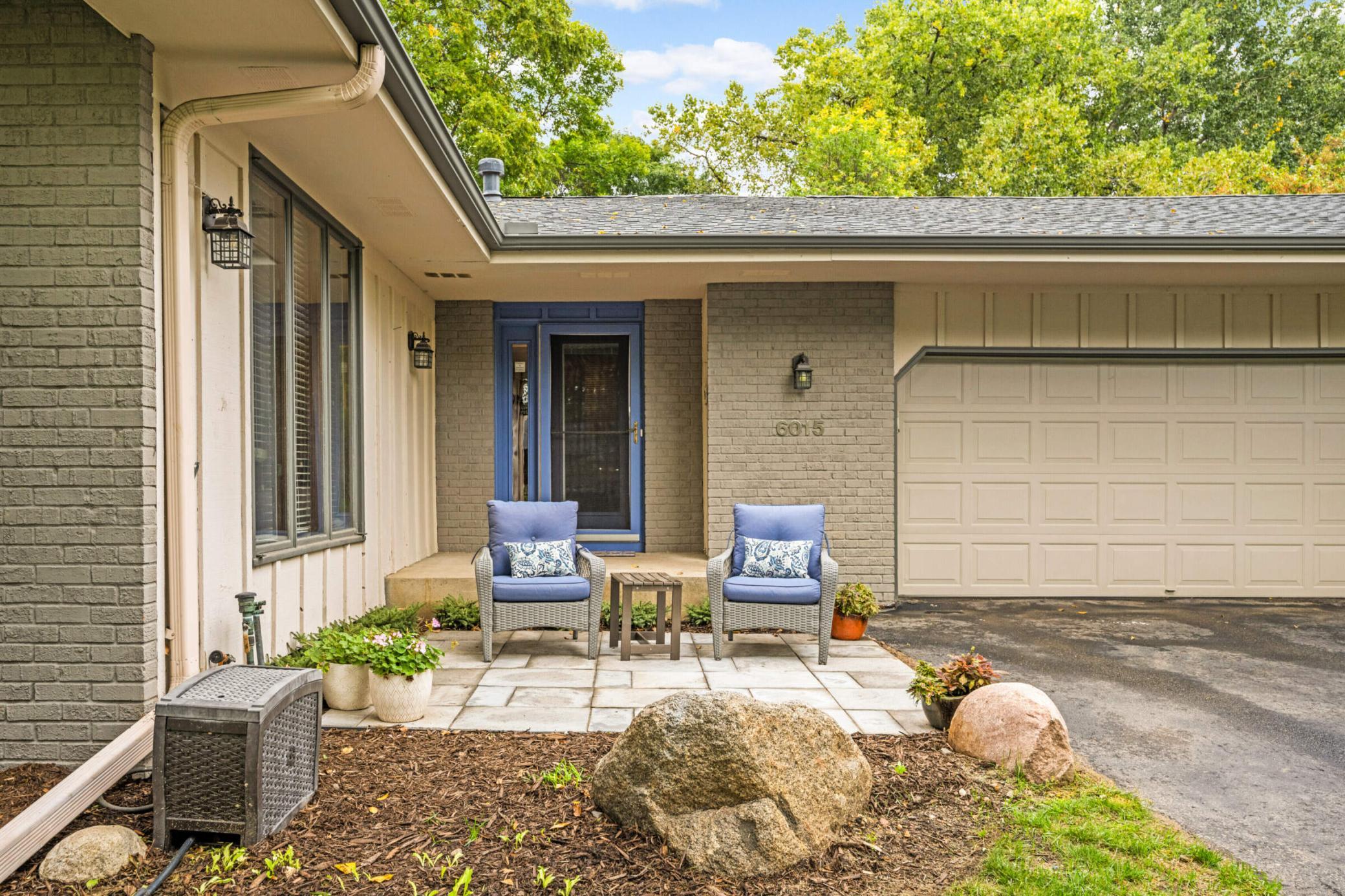6015 View Lane