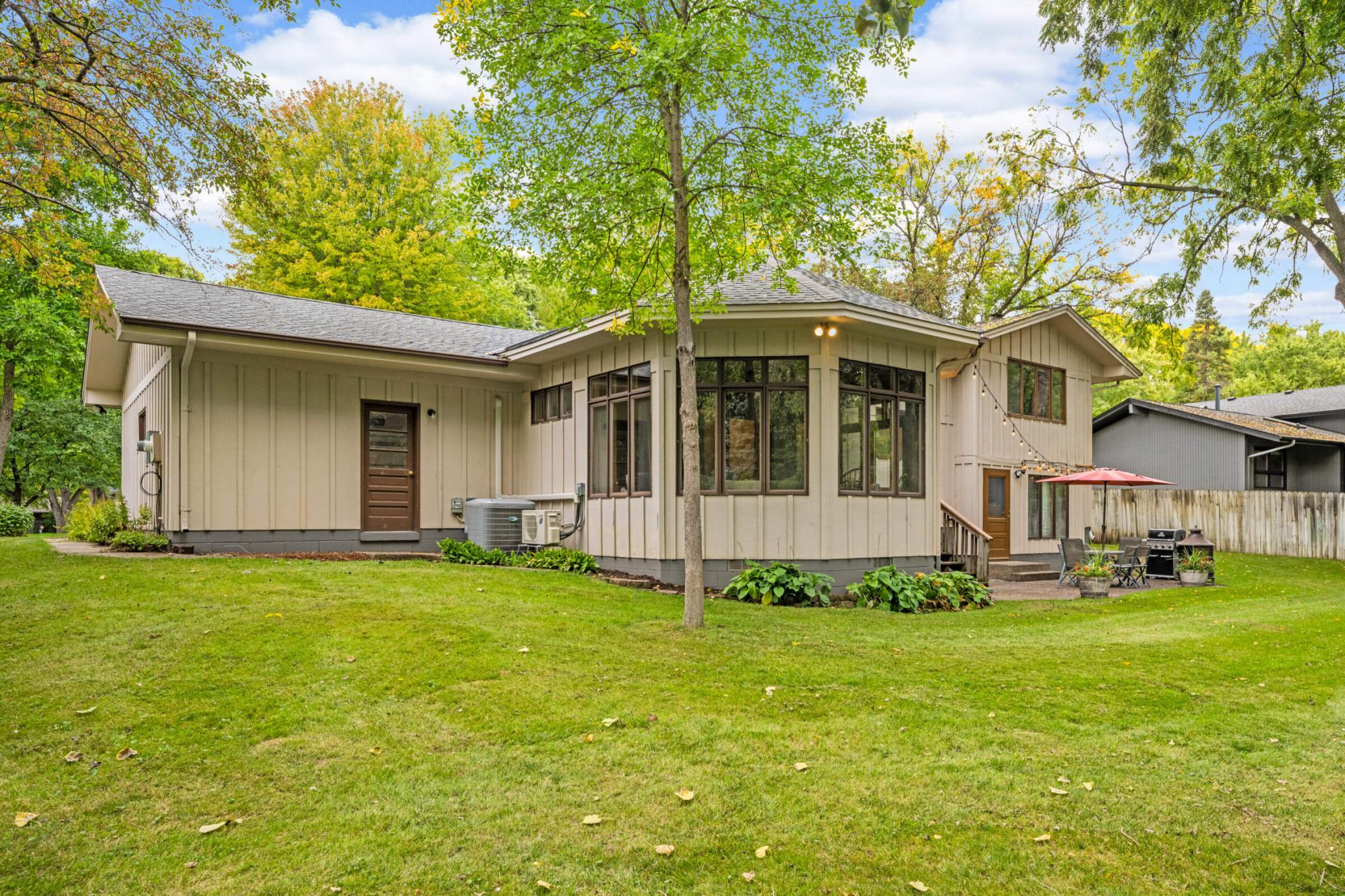 6015 View Lane