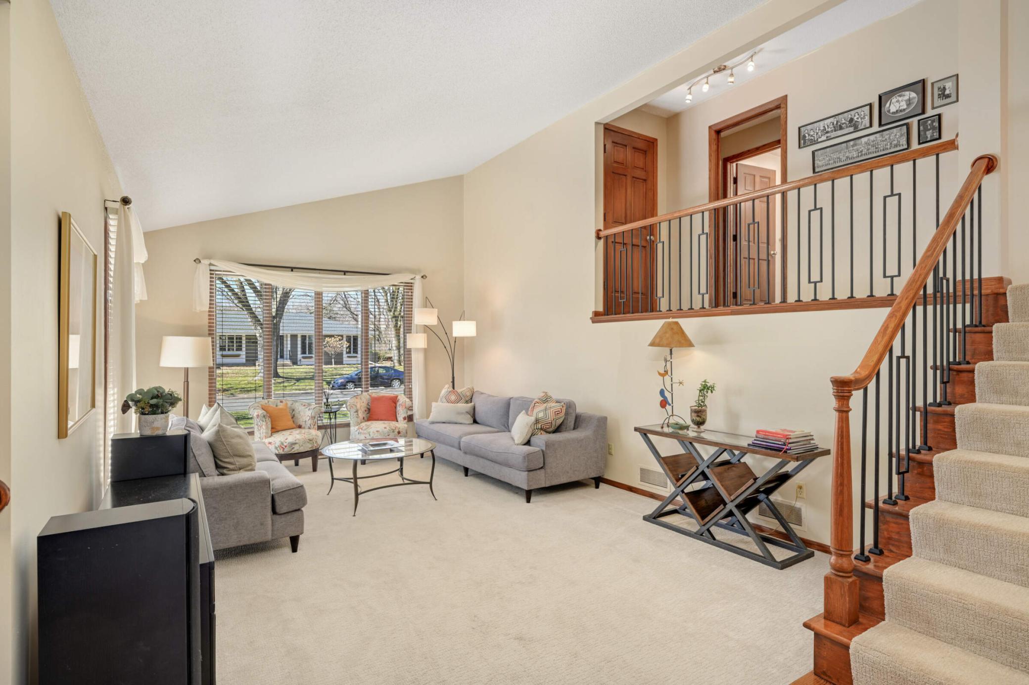 6015 View Lane