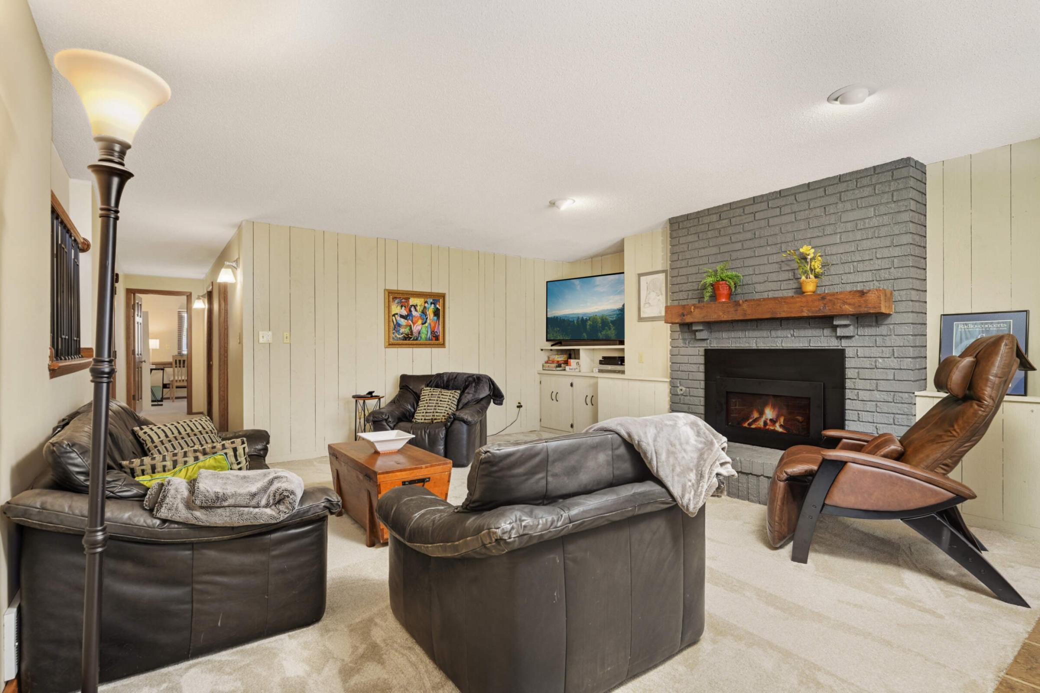 6015 View Lane