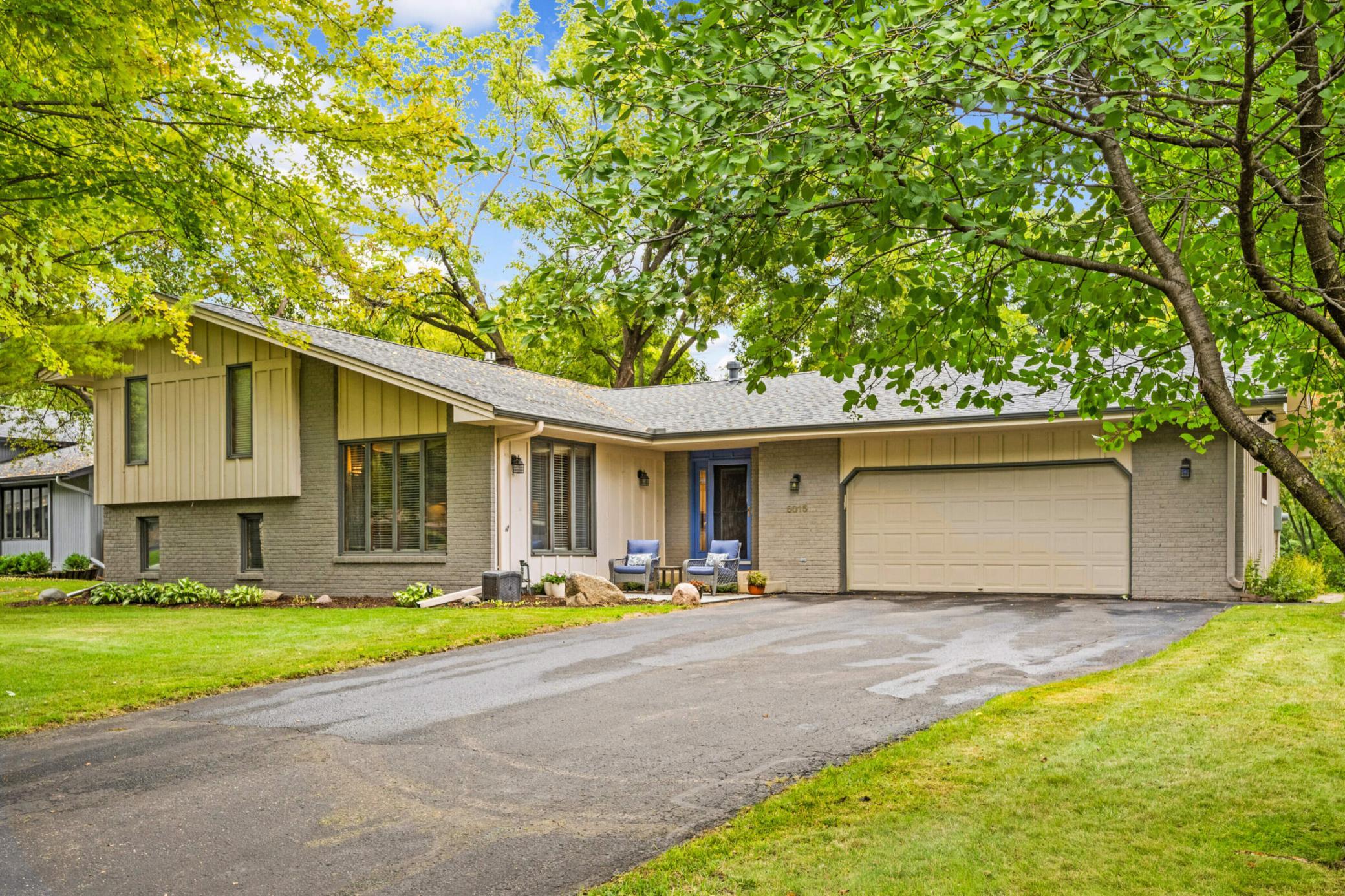 6015 View Lane