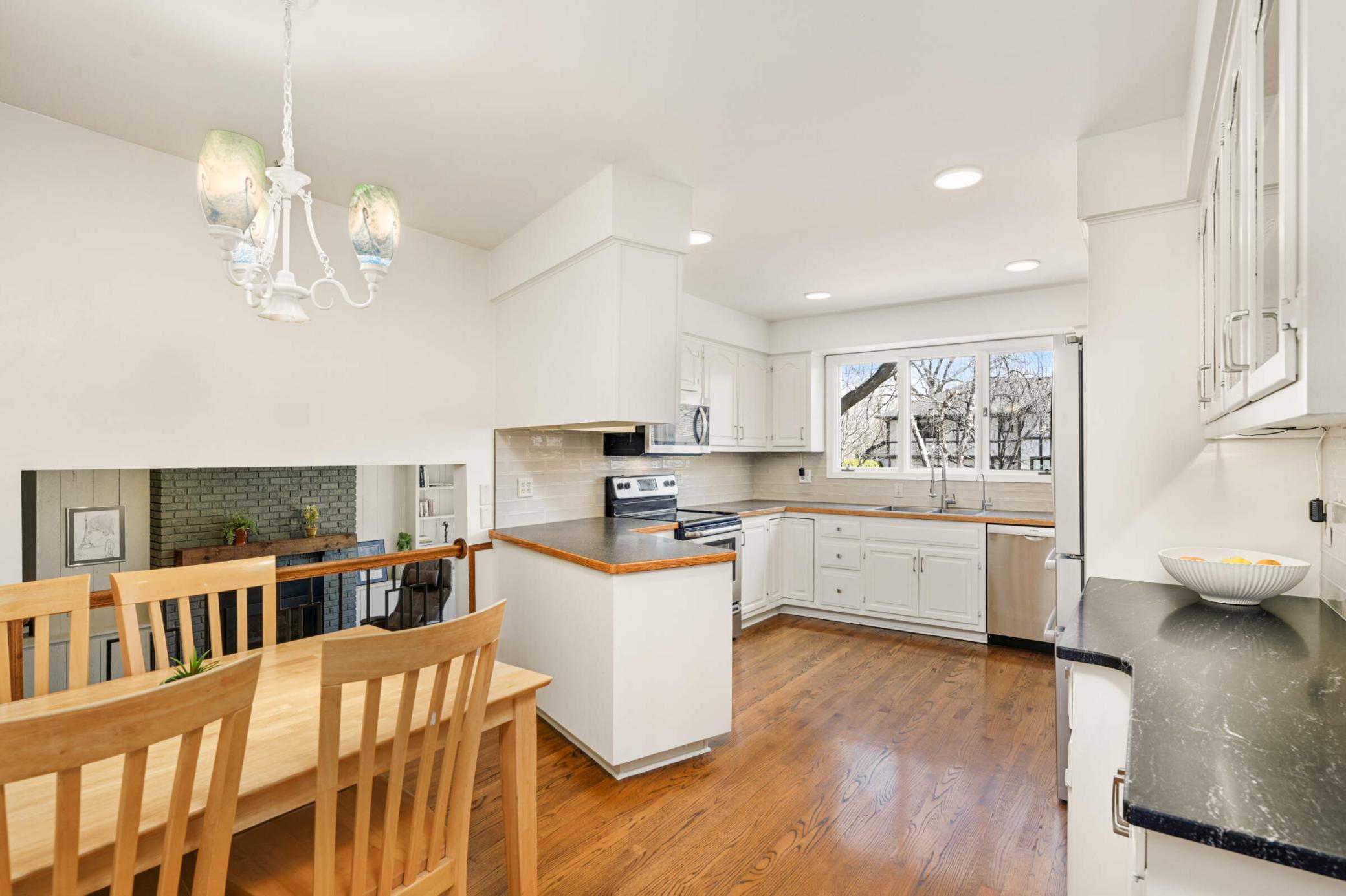 6015 View Lane