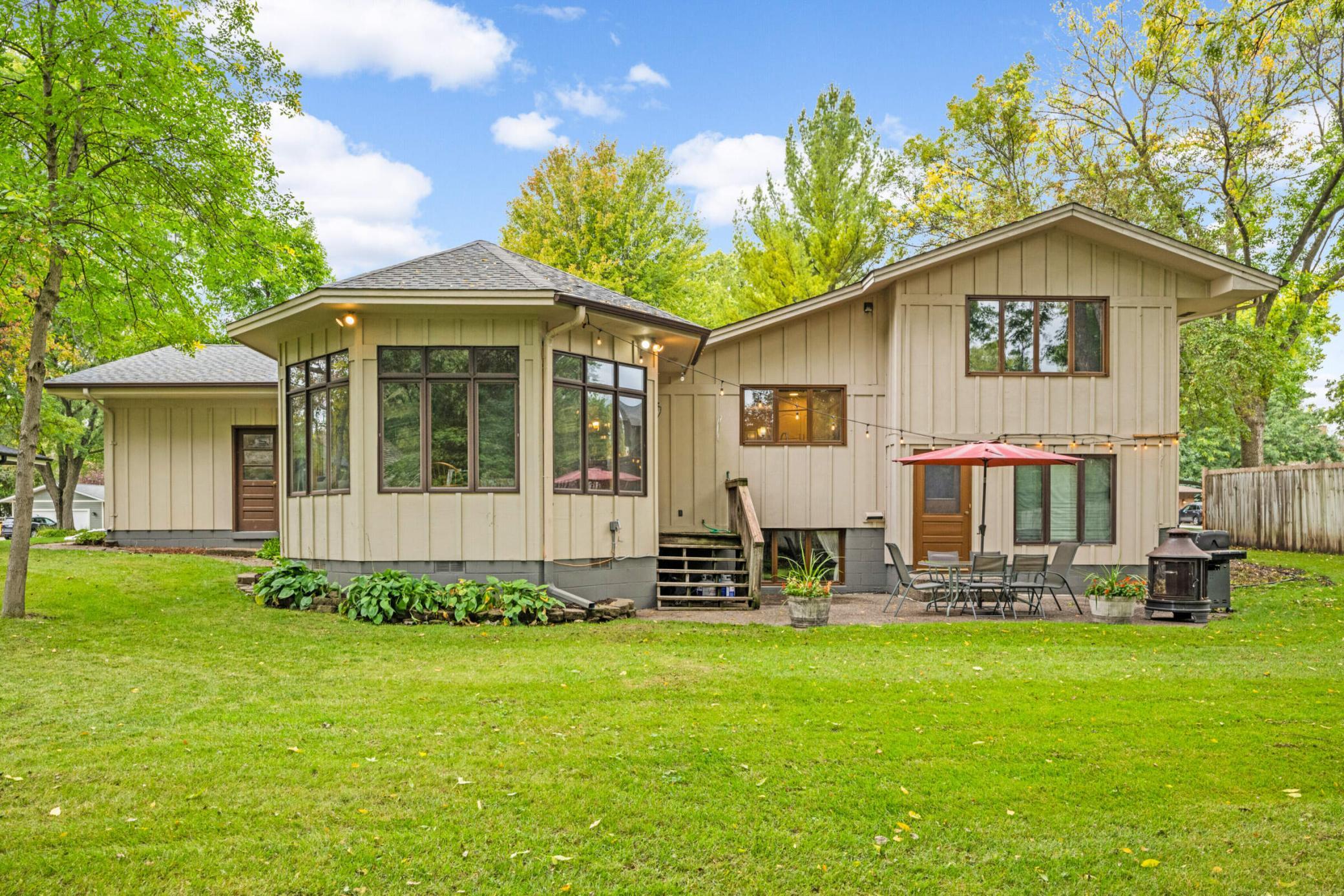 6015 View Lane