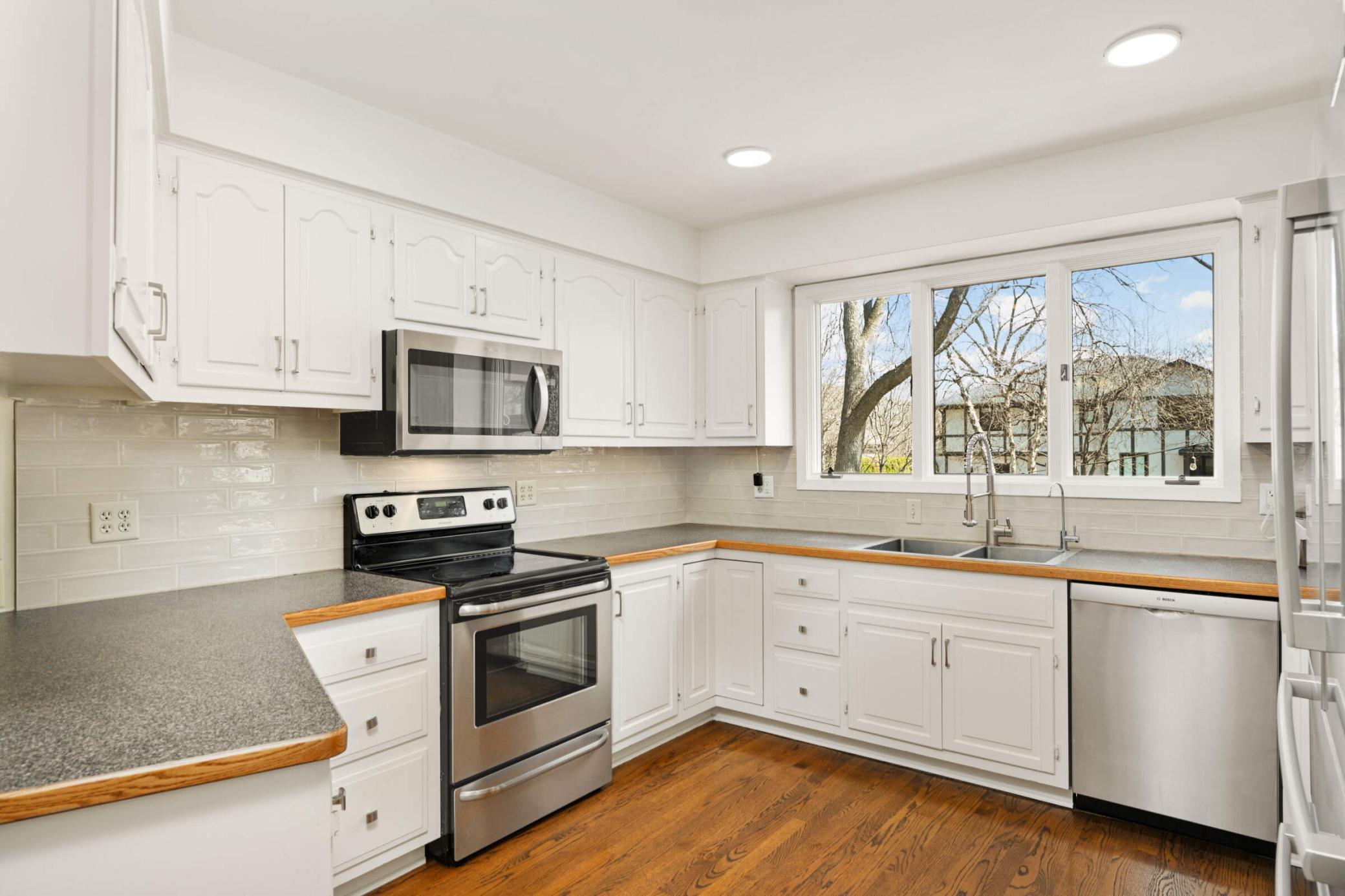 6015 View Lane