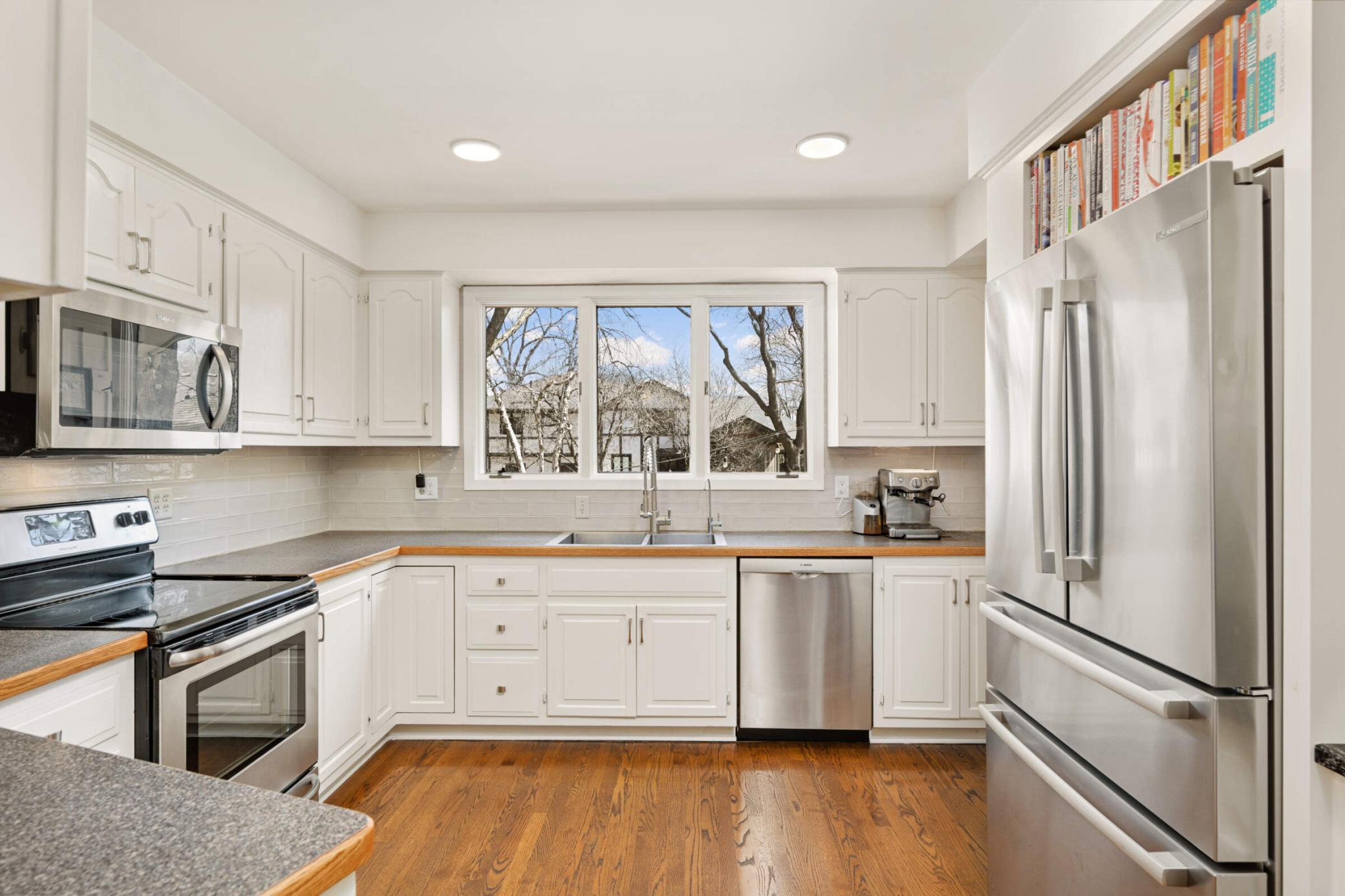 6015 View Lane