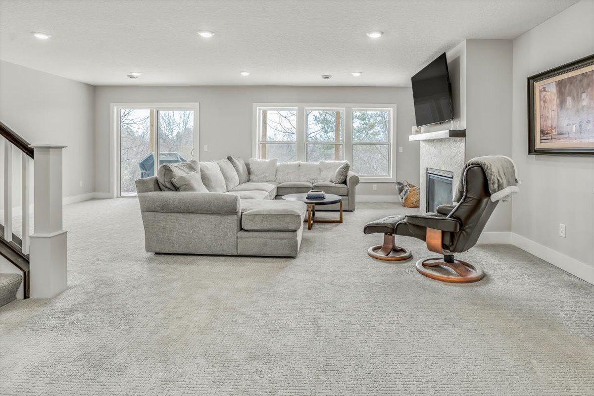 16385 Glory Lane