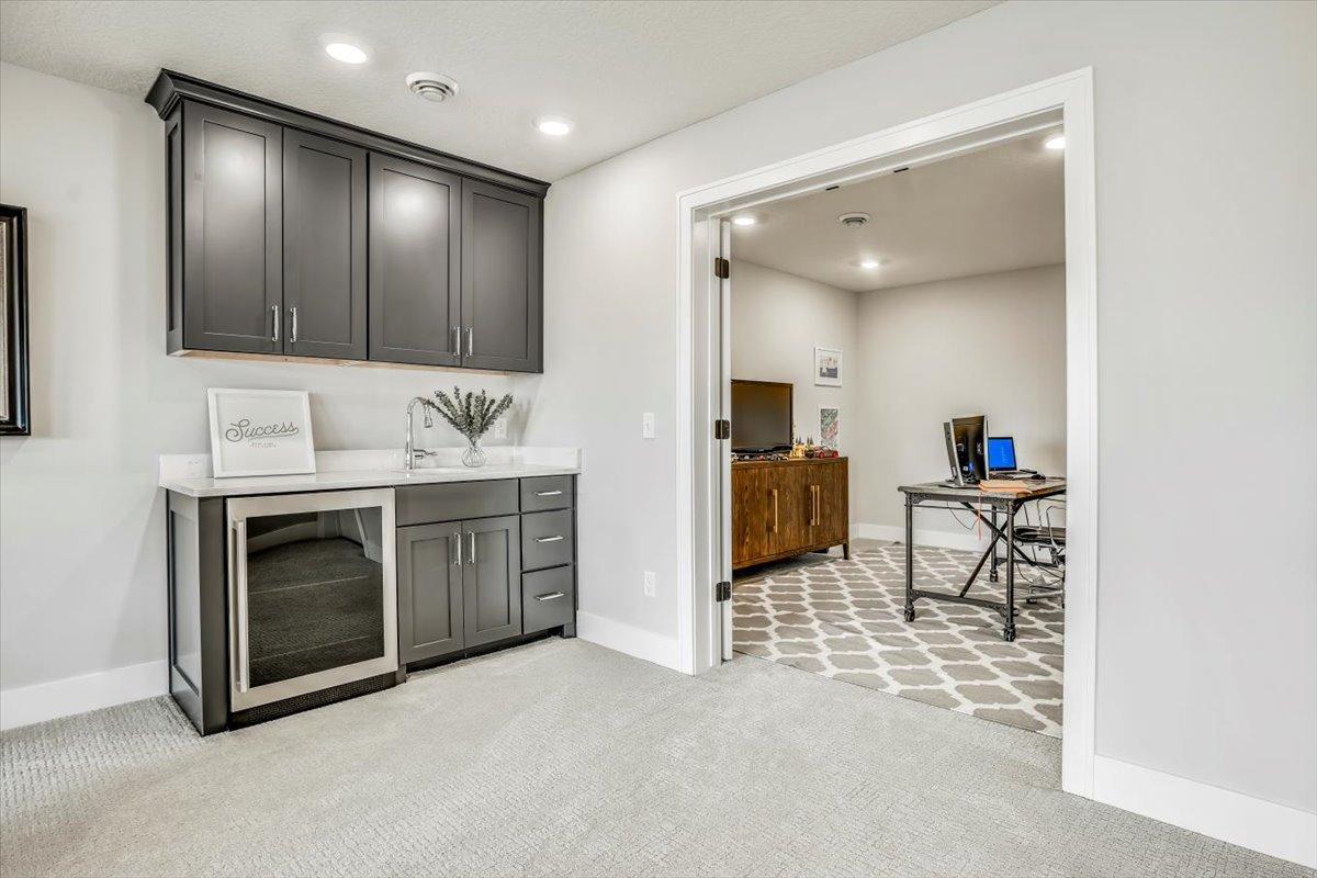 16385 Glory Lane