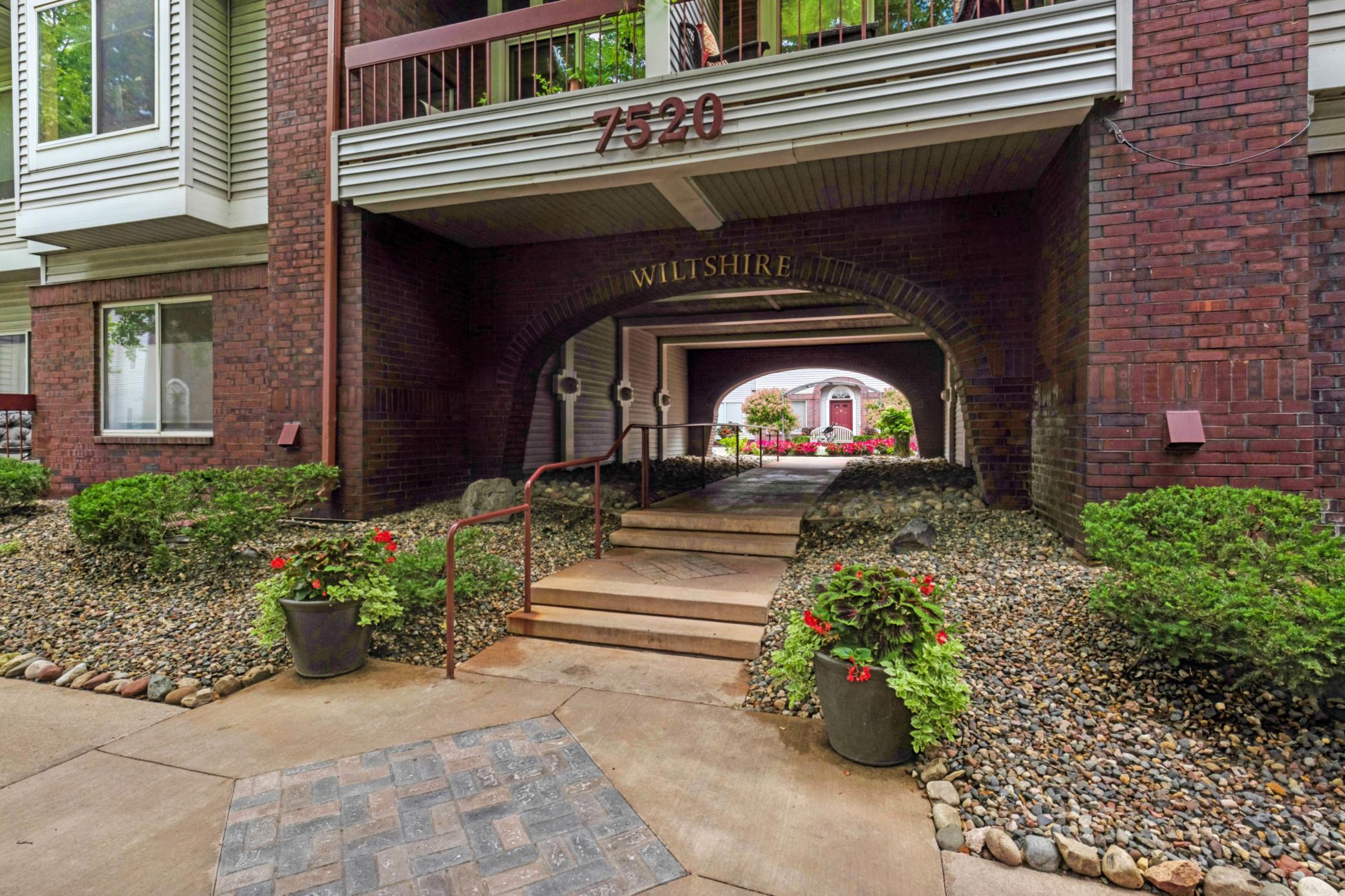 7520 Edinborough Way Unit: 2312