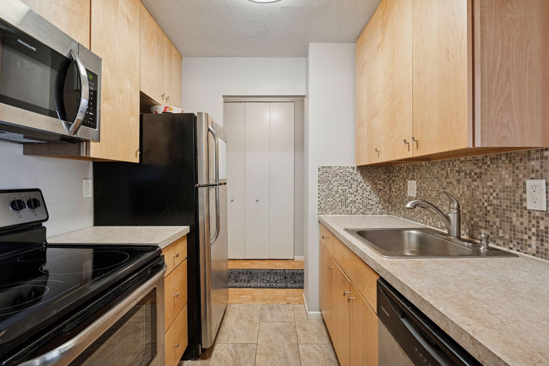 400 Groveland Avenue Unit: 910