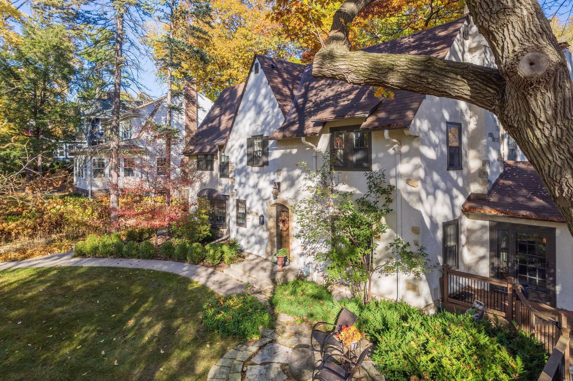 306 W Minnehaha Parkway