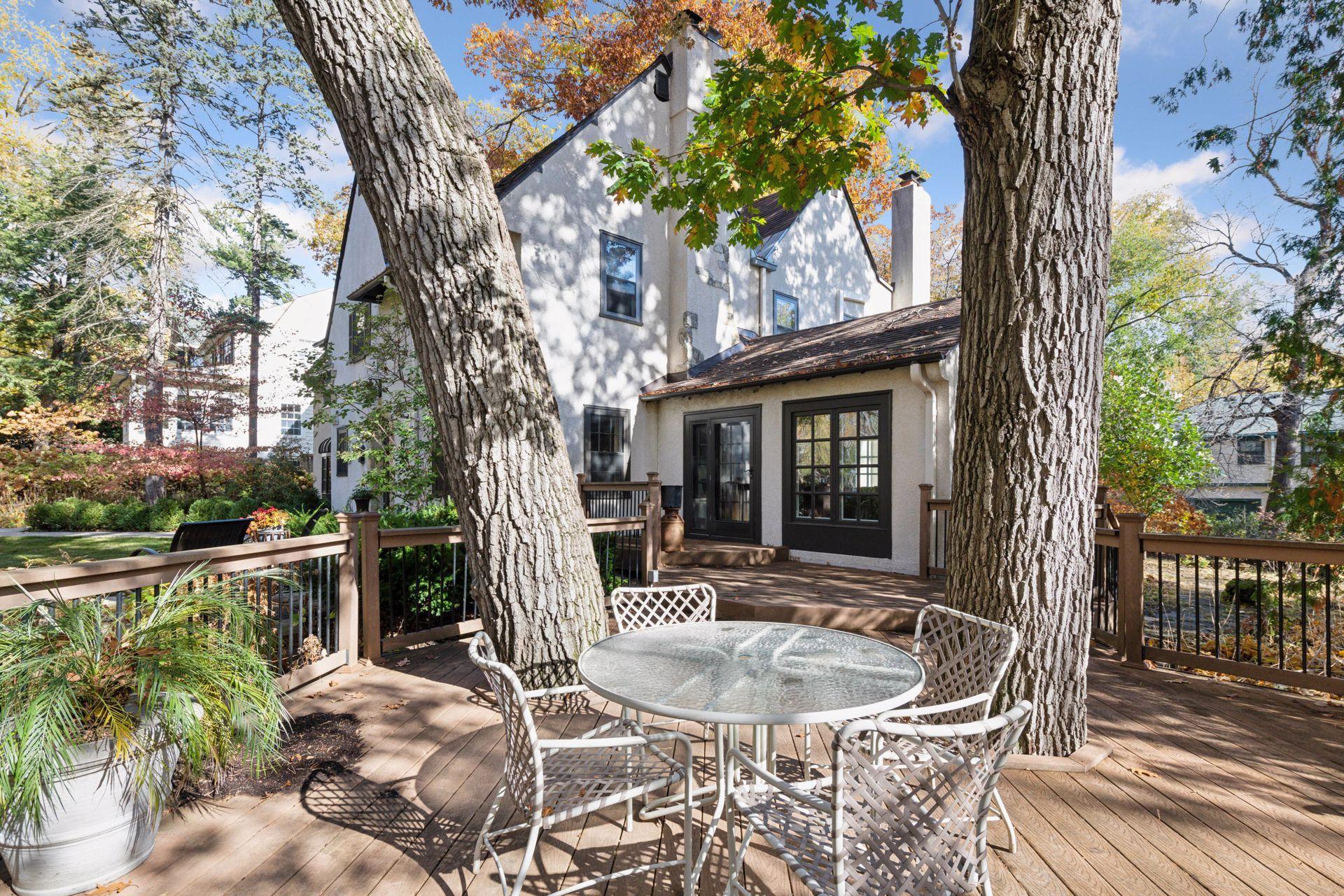 306 W Minnehaha Parkway