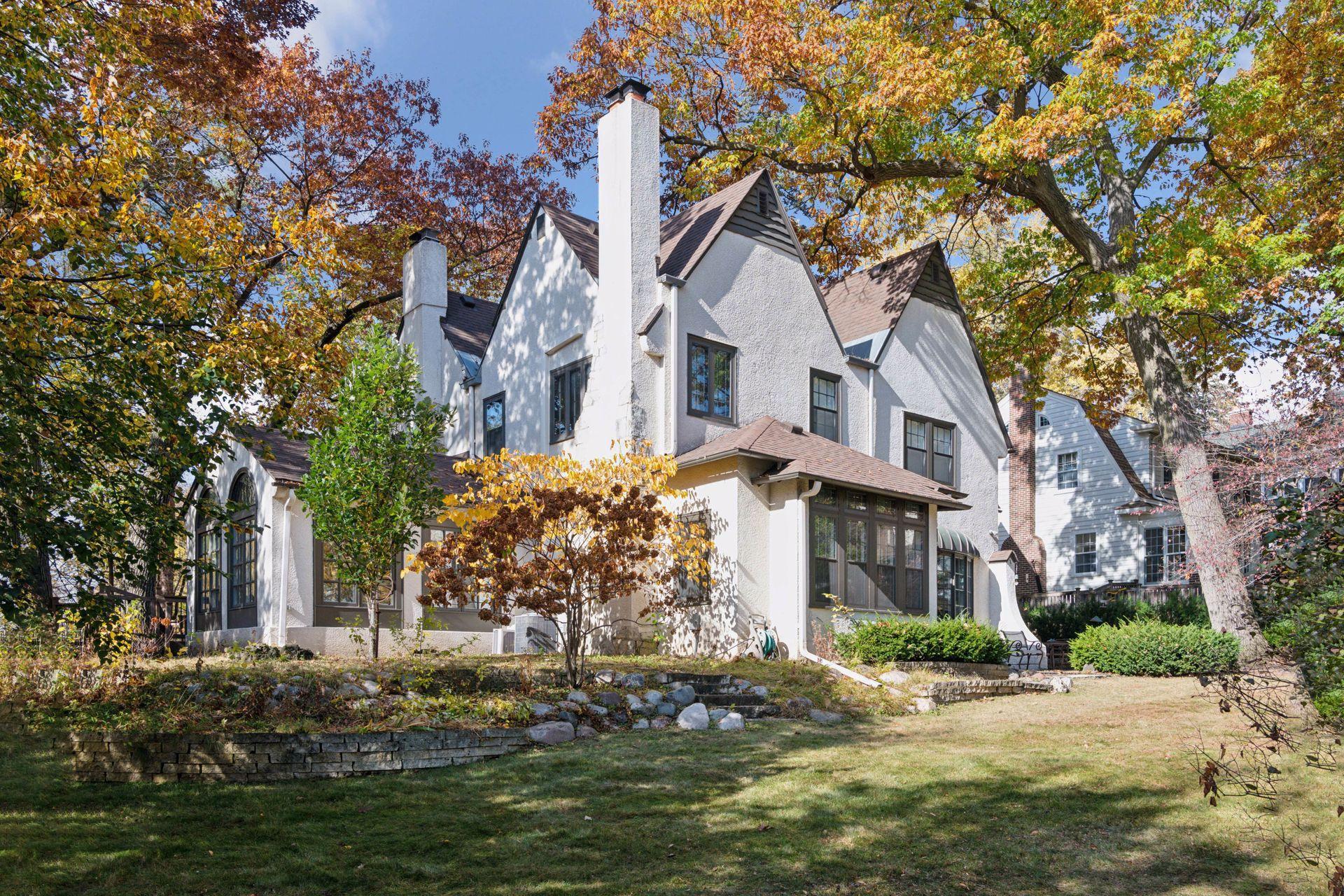 306 W Minnehaha Parkway