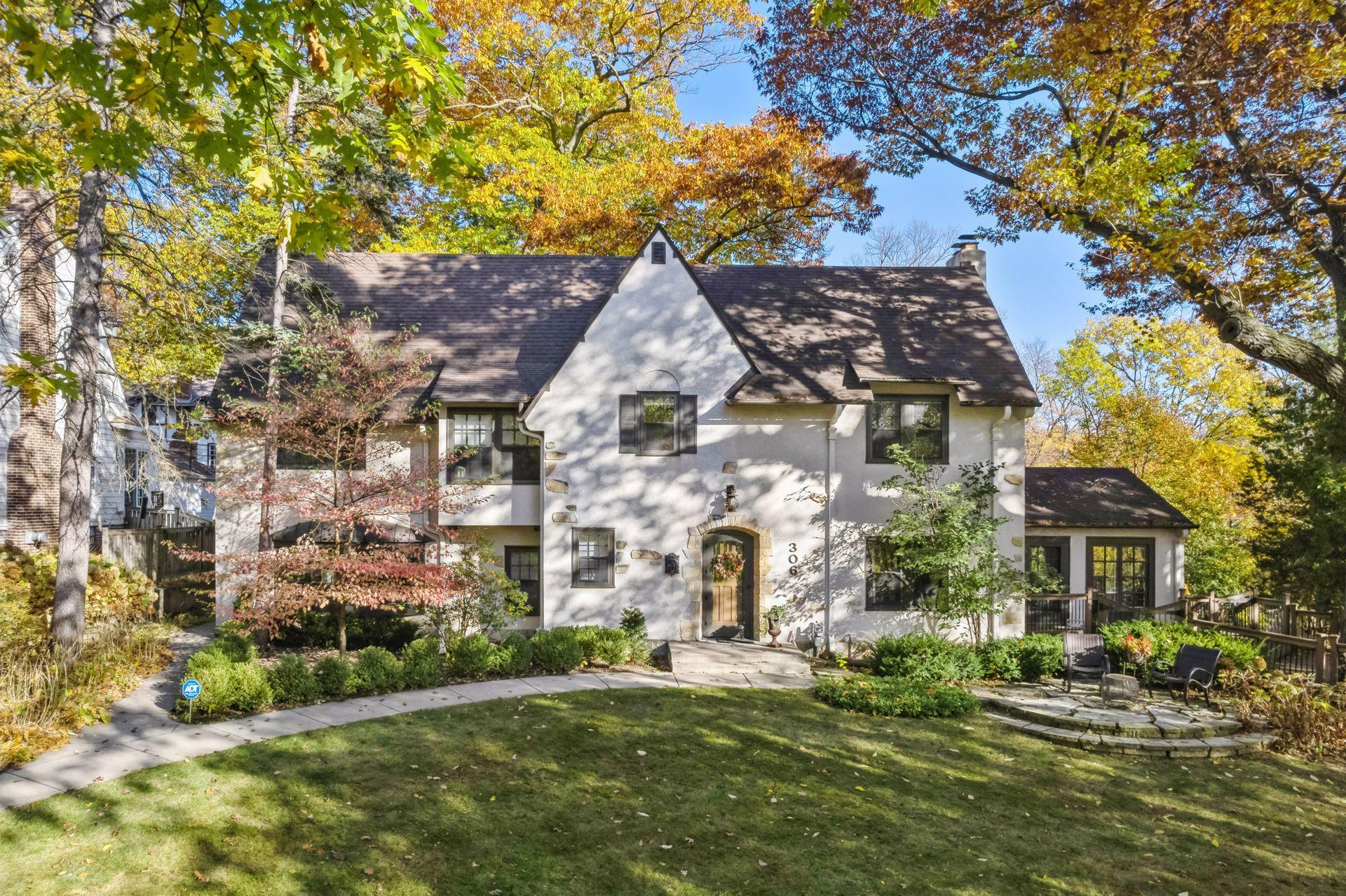 306 W Minnehaha Parkway
