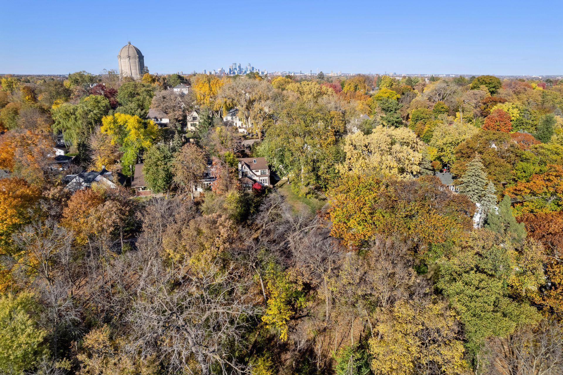 306 W Minnehaha Parkway