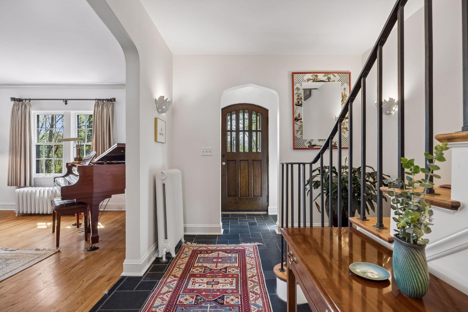 306 W Minnehaha Parkway
