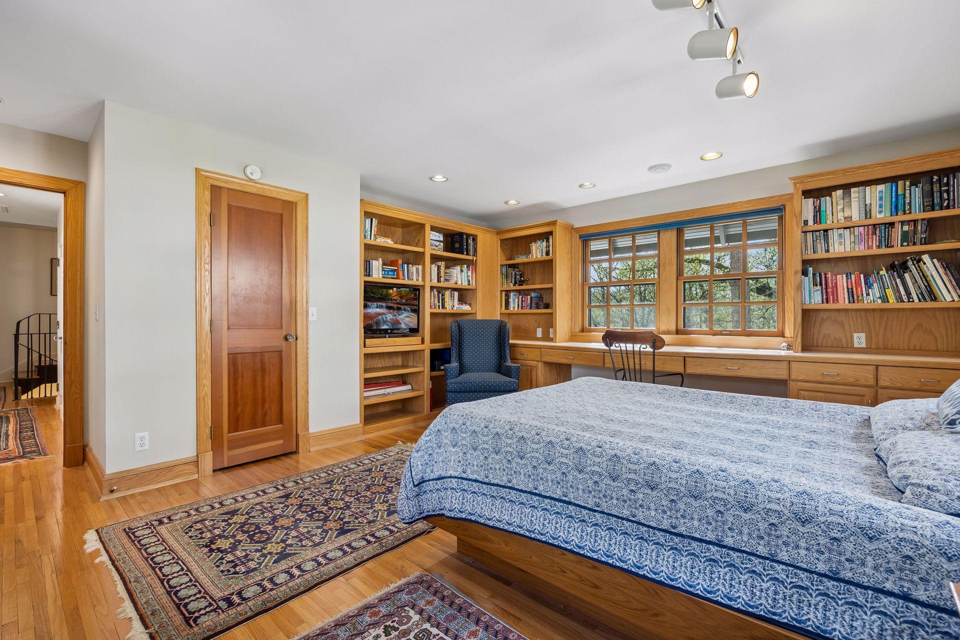 306 W Minnehaha Parkway