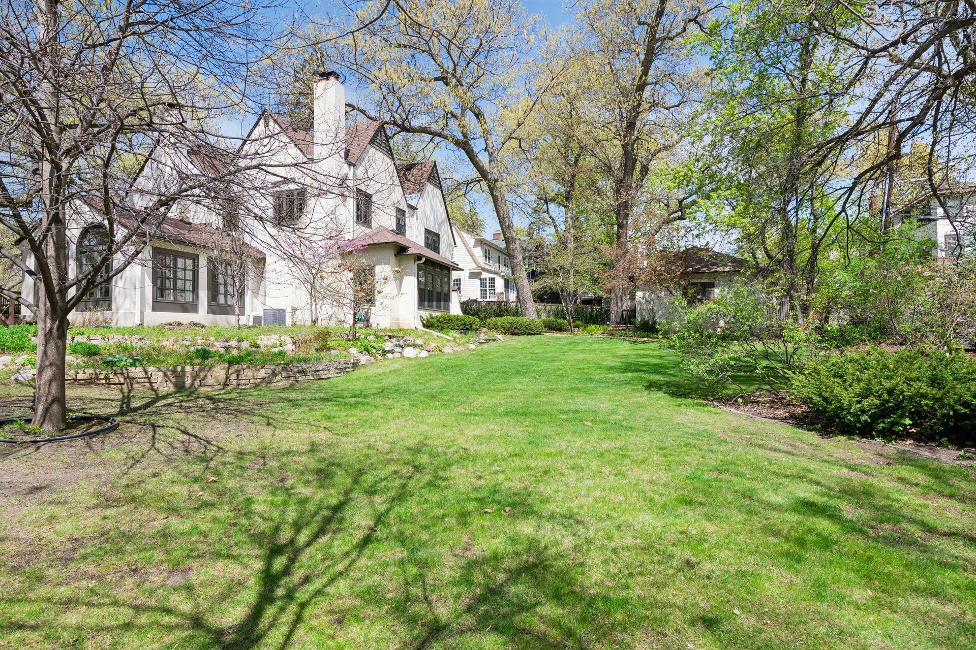 306 W Minnehaha Parkway