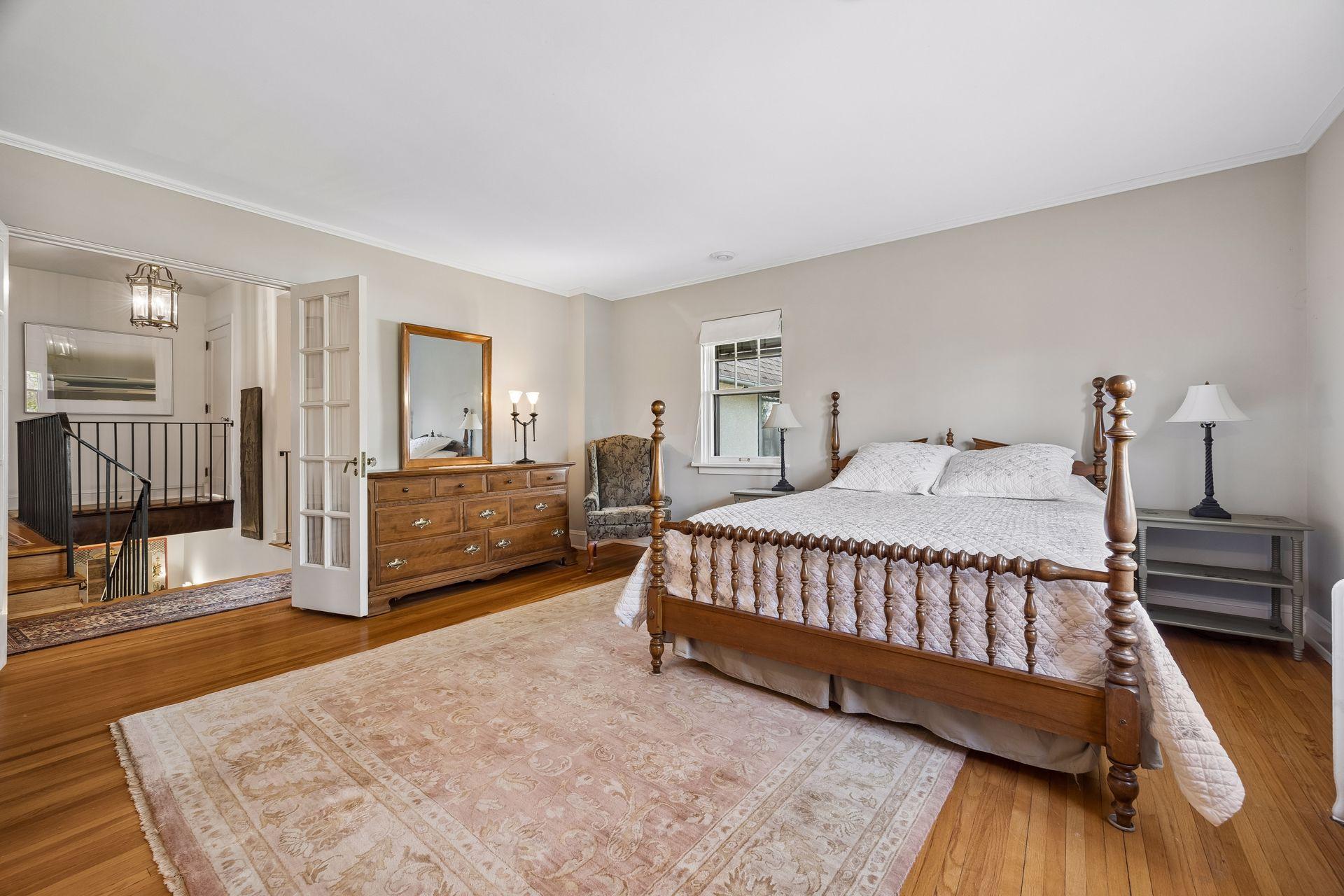 306 W Minnehaha Parkway