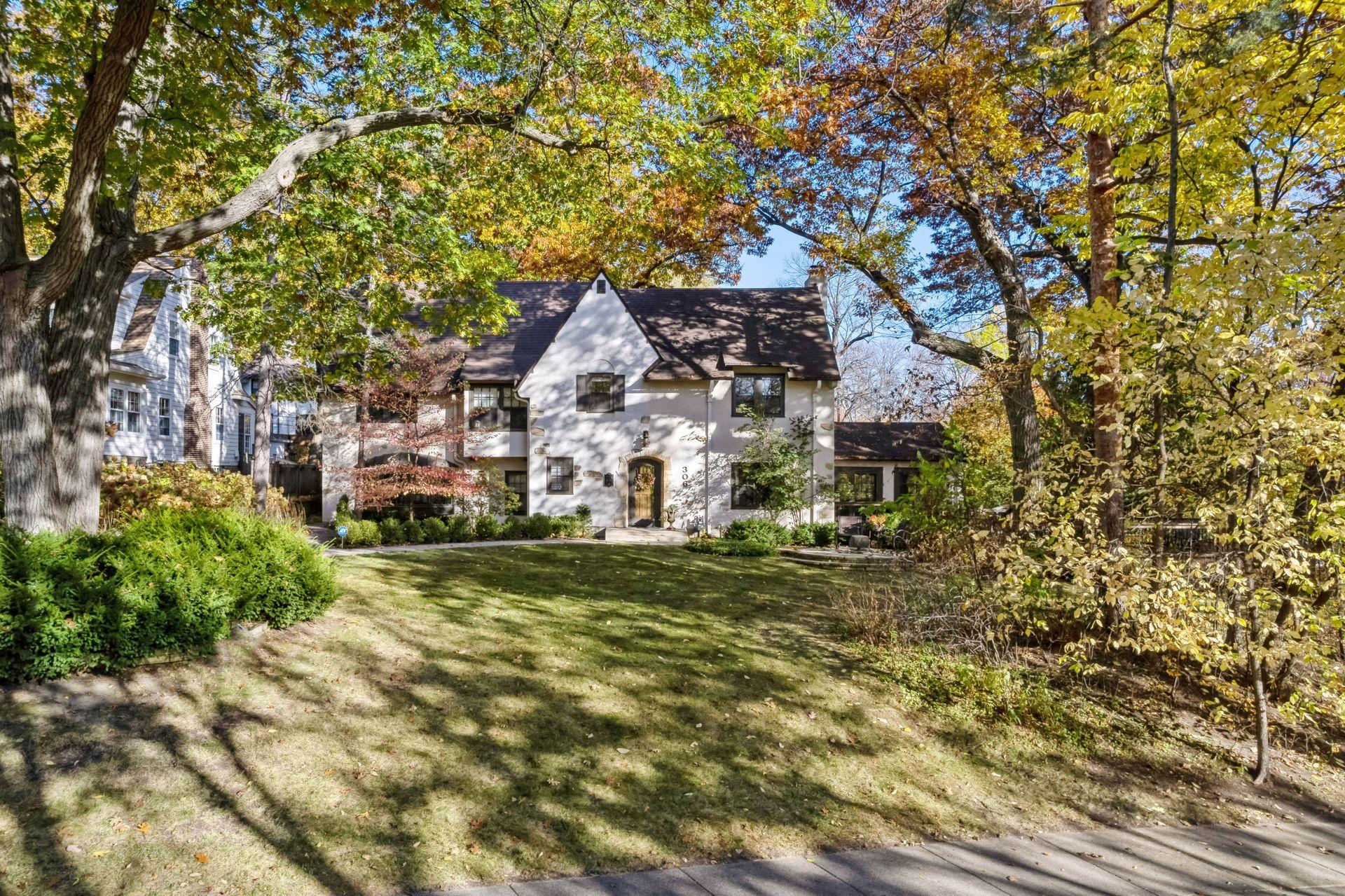 306 W Minnehaha Parkway