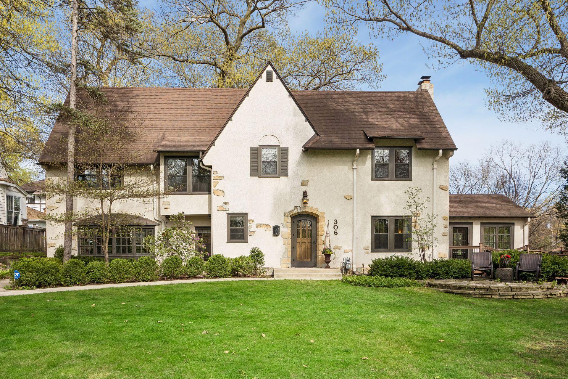 306 W Minnehaha Parkway