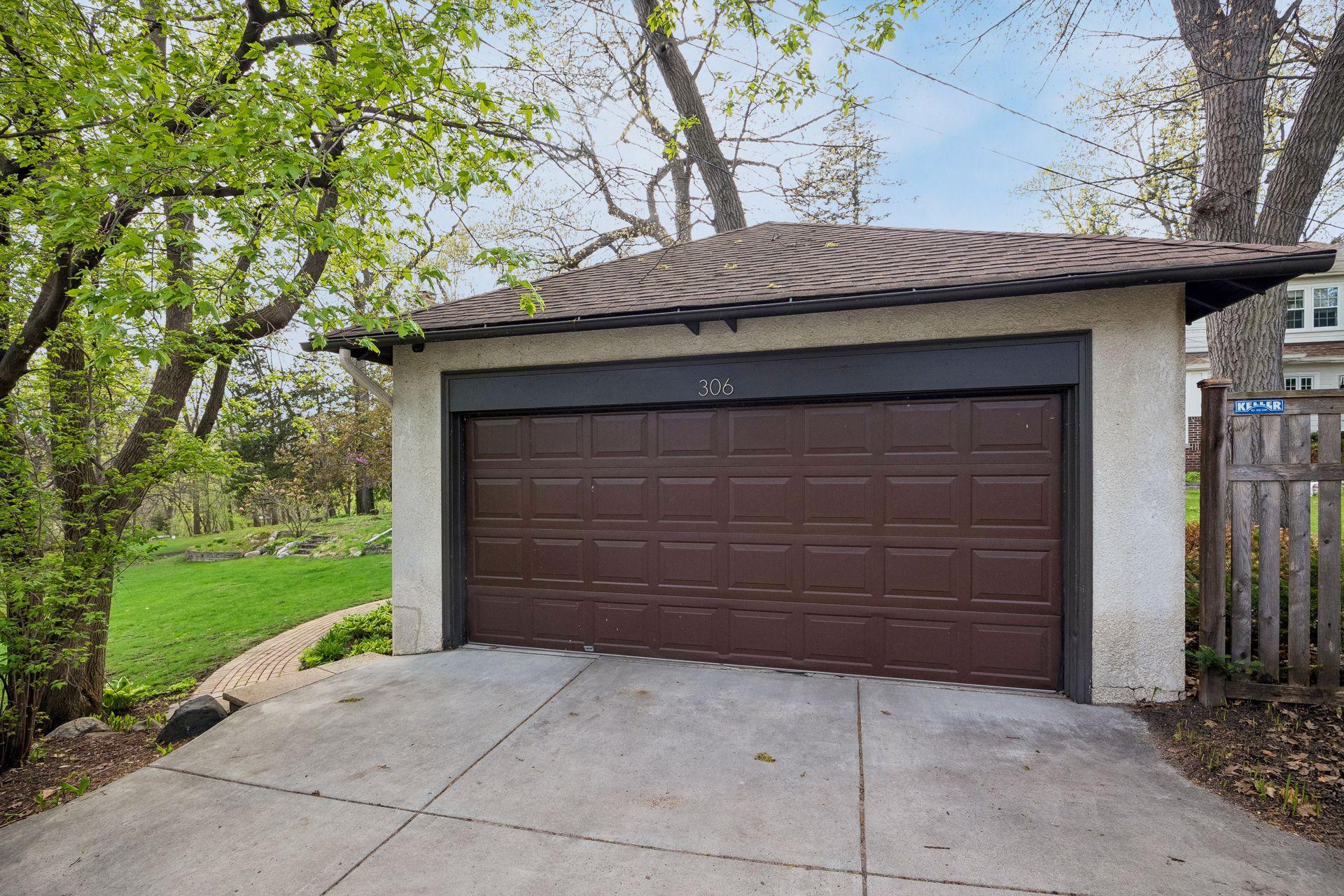306 W Minnehaha Parkway