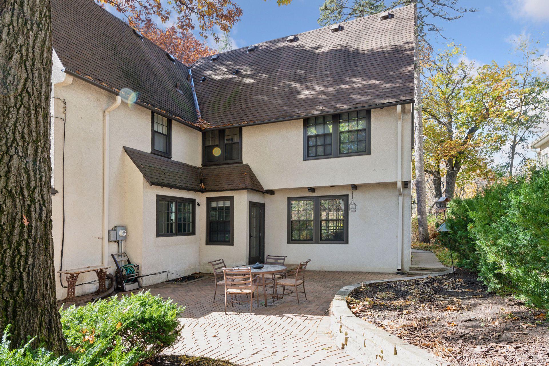 306 W Minnehaha Parkway